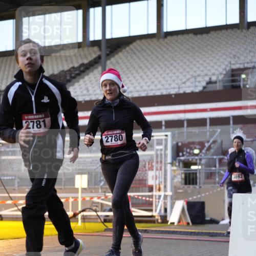 07.12.2025 - St. Pauli X-Mass-Run No. 15 Patografie http://msf.ph/oto/9375326 07.12.2025 10:02:39 Ziel 1105, 2510, 2514, 2780, 2781, 2908, 3518, 3892 meine-sportfotos.de
