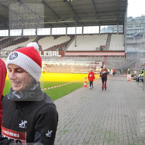 07.12.2025 - St. Pauli X-Mass-Run No. 15 Fabian Wolf http://msf.ph/oto/9375331 07.12.2025 10:04:03 Ziel 626, 628, 709, 1027, 1028, 1906, 2110, 2112, 3198, 3337, 3340, 3359, 3519, 4151 meine-sportfotos.de