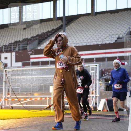 07.12.2025 - St. Pauli X-Mass-Run No. 15 Patografie http://msf.ph/oto/9375350 07.12.2025 10:02:51 Ziel 442, 443, 885, 918, 936, 943, 1314, 2505, 2780, 2781, 3284, 3417, 3518, 3892 meine-sportfotos.de