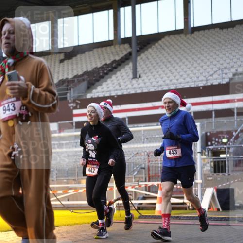 07.12.2025 - St. Pauli X-Mass-Run No. 15 Patografie http://msf.ph/oto/9375352 07.12.2025 10:02:51 Ziel 442, 443, 885, 918, 936, 943, 1314, 2505, 2780, 2781, 3284, 3417, 3518, 3892 meine-sportfotos.de