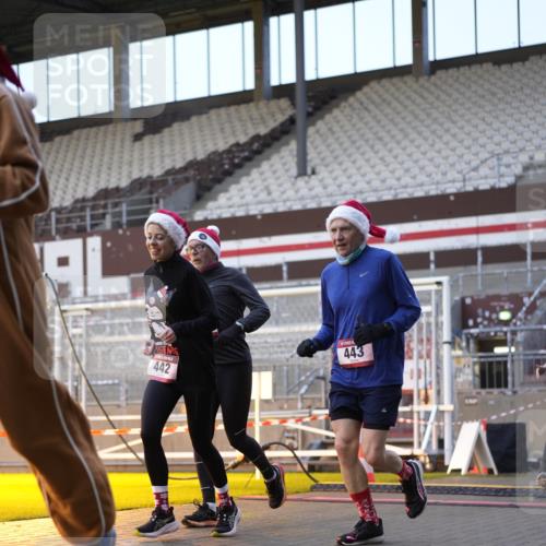 07.12.2025 - St. Pauli X-Mass-Run No. 15 Patografie http://msf.ph/oto/9375354 07.12.2025 10:02:51 Ziel 442, 443, 885, 918, 936, 943, 1314, 2505, 2780, 2781, 3284, 3417, 3518, 3892 meine-sportfotos.de