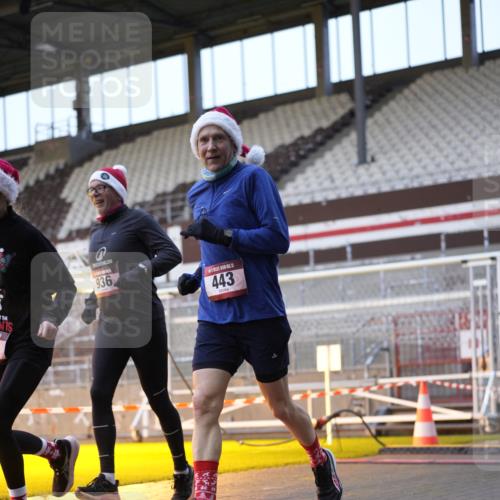 07.12.2025 - St. Pauli X-Mass-Run No. 15 Patografie http://msf.ph/oto/9375355 07.12.2025 10:02:52 Ziel 442, 443, 885, 918, 936, 943, 1314, 2505, 2780, 2781, 3284, 3417, 3518, 3892 meine-sportfotos.de