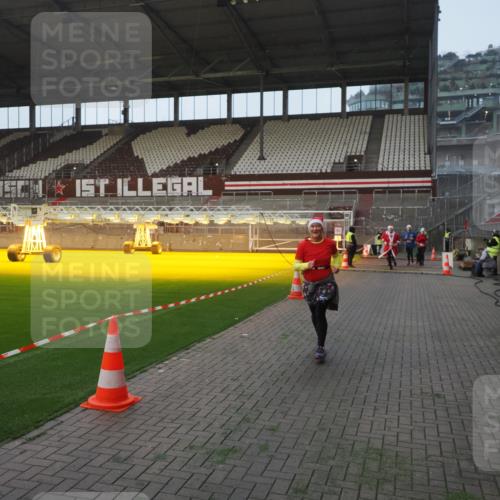 07.12.2025 - St. Pauli X-Mass-Run No. 15 Fabian Wolf http://msf.ph/oto/9375356 07.12.2025 10:04:12 Ziel 113, 709, 1302, 1712, 1738, 1906, 2454, 3198, 3340 meine-sportfotos.de