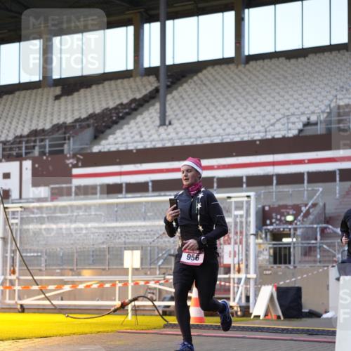 07.12.2025 - St. Pauli X-Mass-Run No. 15 Patografie http://msf.ph/oto/9375361 07.12.2025 10:02:57 Ziel 177, 442, 443, 885, 918, 936, 943, 956, 1314, 2505, 3284, 3417, 3518 meine-sportfotos.de