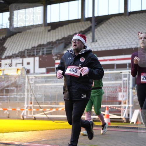07.12.2025 - St. Pauli X-Mass-Run No. 15 Patografie http://msf.ph/oto/9375386 07.12.2025 10:03:09 Ziel 177, 460, 956, 963, 965, 1118, 1594, 2505, 2682, 2973, 2975 meine-sportfotos.de