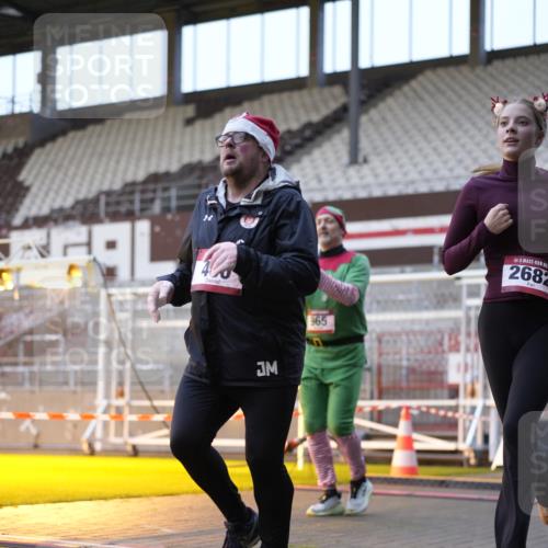 07.12.2025 - St. Pauli X-Mass-Run No. 15 Patografie http://msf.ph/oto/9375388 07.12.2025 10:03:09 Ziel 177, 460, 956, 963, 965, 1118, 1594, 2505, 2682, 2973, 2975 meine-sportfotos.de