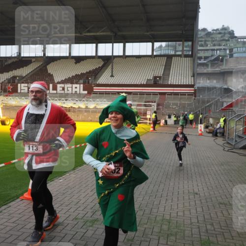 07.12.2025 - St. Pauli X-Mass-Run No. 15 Fabian Wolf http://msf.ph/oto/9375406 07.12.2025 10:04:21 Ziel 113, 1291, 1302, 1712, 1738, 2454, 3188, 4673 meine-sportfotos.de
