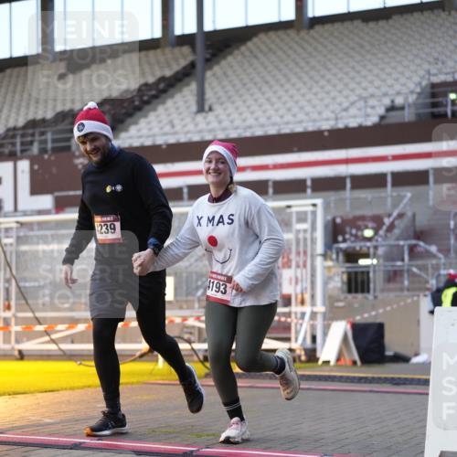 07.12.2025 - St. Pauli X-Mass-Run No. 15 Patografie http://msf.ph/oto/9375411 07.12.2025 10:03:21 Ziel 358, 460, 963, 965, 984, 1484, 1486, 1594, 2682, 2973, 2975, 4193, 4239 meine-sportfotos.de
