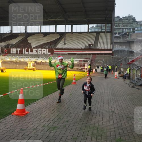 07.12.2025 - St. Pauli X-Mass-Run No. 15 Fabian Wolf http://msf.ph/oto/9375414 07.12.2025 10:04:21 Ziel 113, 1291, 1302, 1712, 1738, 2454, 3188, 4673 meine-sportfotos.de