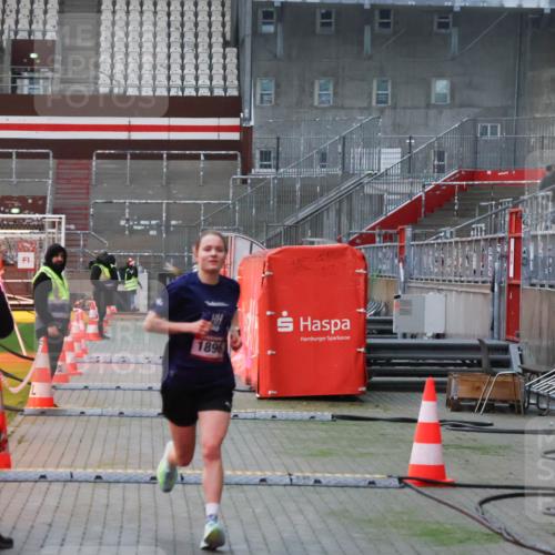 07.12.2025 - St. Pauli X-Mass-Run No. 15 Luisa Fischer http://msf.ph/oto/9375419 07.12.2025 09:50:26 Ziel 1, 1896, 1896 meine-sportfotos.de