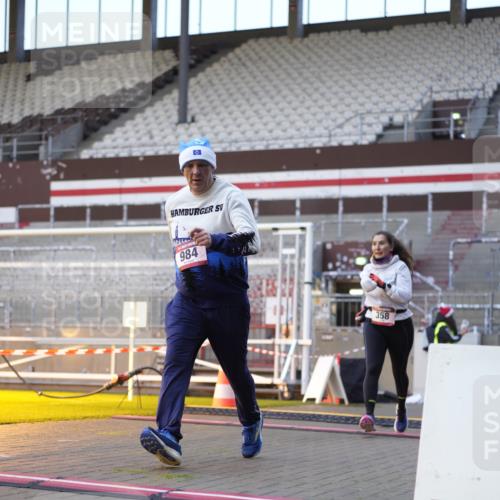 07.12.2025 - St. Pauli X-Mass-Run No. 15 Patografie http://msf.ph/oto/9375420 07.12.2025 10:03:25 Ziel 358, 940, 965, 984, 1023, 1484, 1486, 1888, 2973, 2975, 3334, 4193, 4239, 4660, 4680 meine-sportfotos.de