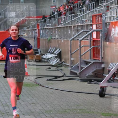 07.12.2025 - St. Pauli X-Mass-Run No. 15 Luisa Fischer http://msf.ph/oto/9375429 07.12.2025 09:50:28 Ziel 1, 1896, 1896 meine-sportfotos.de