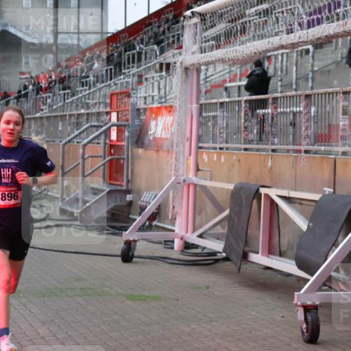 07.12.2025 - St. Pauli X-Mass-Run No. 15 Luisa Fischer http://msf.ph/oto/9375433 07.12.2025 09:50:29 Ziel 1, 5, 1896, 1896 meine-sportfotos.de