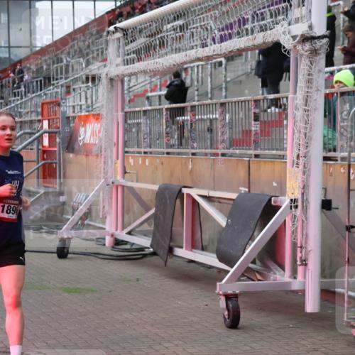 07.12.2025 - St. Pauli X-Mass-Run No. 15 Luisa Fischer http://msf.ph/oto/9375435 07.12.2025 09:50:29 Ziel 1896, 1896 meine-sportfotos.de