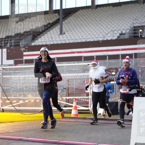 07.12.2025 - St. Pauli X-Mass-Run No. 15 Patografie http://msf.ph/oto/9375450 07.12.2025 10:03:29 Ziel 213, 214, 358, 940, 984, 1023, 1263, 1264, 1484, 1486, 1506, 1888, 2380, 2973, 2975, 3334, 4193, 4239, 4660, 4667, 4679, 4680 meine-sportfotos.de