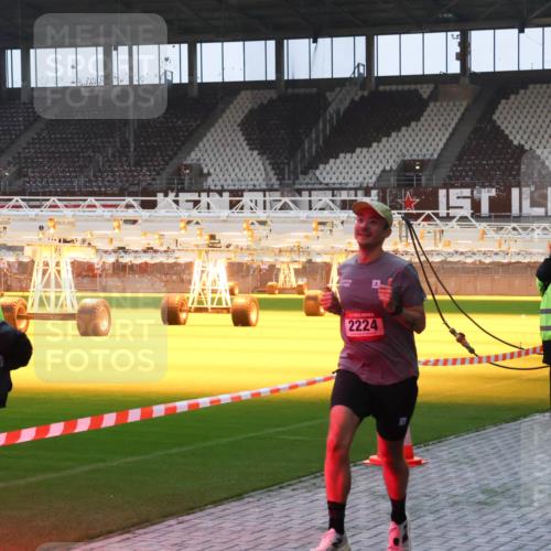 07.12.2025 - St. Pauli X-Mass-Run No. 15 Luisa Fischer http://msf.ph/oto/9375452 07.12.2025 09:51:14 Ziel 2224, 615, 2224 meine-sportfotos.de