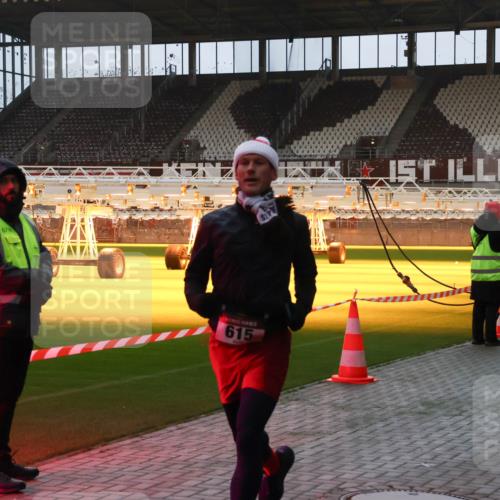 07.12.2025 - St. Pauli X-Mass-Run No. 15 Luisa Fischer http://msf.ph/oto/9375463 07.12.2025 09:51:18 Ziel 67, 615, 615, 2224 meine-sportfotos.de