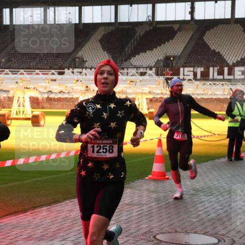 07.12.2025 - St. Pauli X-Mass-Run No. 15 Luisa Fischer http://msf.ph/oto/9375494 07.12.2025 09:51:38 Ziel 15, 1258, 3110, 2030, 13, 615, 1258, 2030, 2135, 2224, 2646, 3110, 4273 meine-sportfotos.de