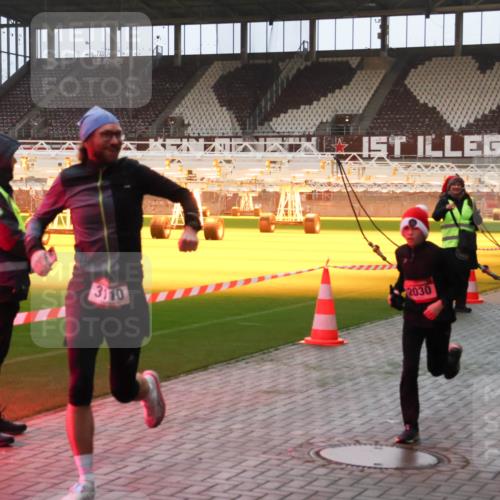 07.12.2025 - St. Pauli X-Mass-Run No. 15 Luisa Fischer http://msf.ph/oto/9375500 07.12.2025 09:51:39 Ziel 3110, 2030, 13, 615, 1258, 2030, 2135, 2224, 2646, 3110, 4273 meine-sportfotos.de