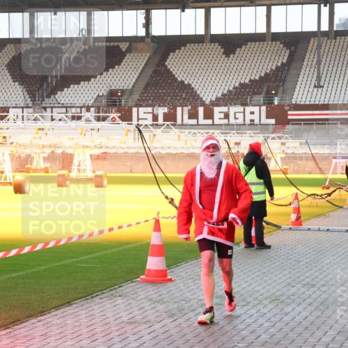 07.12.2025 - St. Pauli X-Mass-Run No. 15 Luisa Fischer http://msf.ph/oto/9375511 07.12.2025 09:52:31 Ziel 1117, 1296, 2178, 2494 meine-sportfotos.de