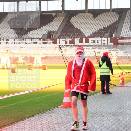 07.12.2025 - St. Pauli X-Mass-Run No. 15 Luisa Fischer http://msf.ph/oto/9375513 07.12.2025 09:52:32 Ziel 154, 1296, 2178, 2494 meine-sportfotos.de
