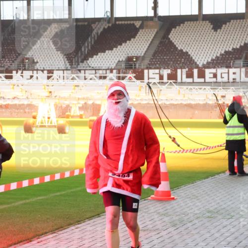 07.12.2025 - St. Pauli X-Mass-Run No. 15 Luisa Fischer http://msf.ph/oto/9375521 07.12.2025 09:52:33 Ziel 2494, 154, 1296, 2178, 2494 meine-sportfotos.de