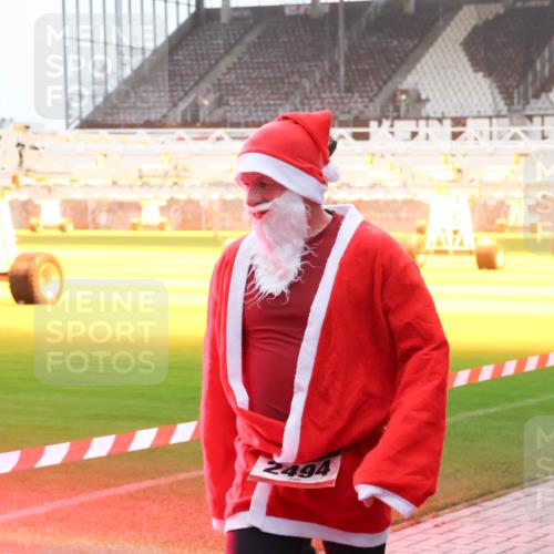 07.12.2025 - St. Pauli X-Mass-Run No. 15 Luisa Fischer http://msf.ph/oto/9375530 07.12.2025 09:52:35 Ziel 2494, 154, 1296, 2034, 2178, 2494 meine-sportfotos.de