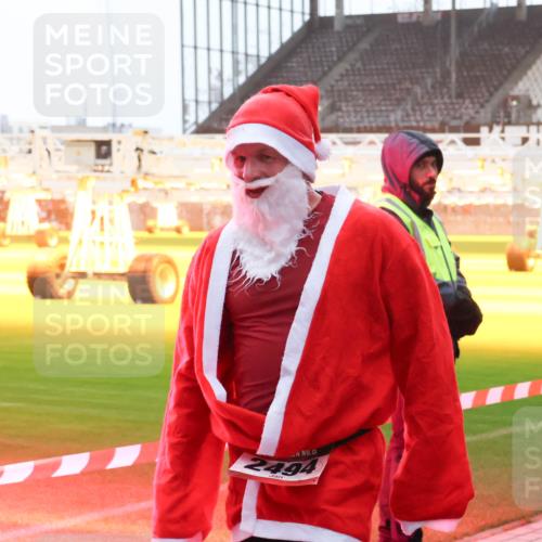 07.12.2025 - St. Pauli X-Mass-Run No. 15 Luisa Fischer http://msf.ph/oto/9375531 07.12.2025 09:52:35 Ziel 15, 2494, 154, 1296, 2034, 2178, 2494 meine-sportfotos.de