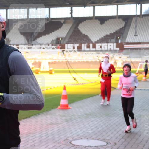 07.12.2025 - St. Pauli X-Mass-Run No. 15 Luisa Fischer http://msf.ph/oto/9375566 07.12.2025 09:52:56 Ziel 1052, 101, 1012, 195, 154, 195, 1052, 1241, 1296, 2034 meine-sportfotos.de