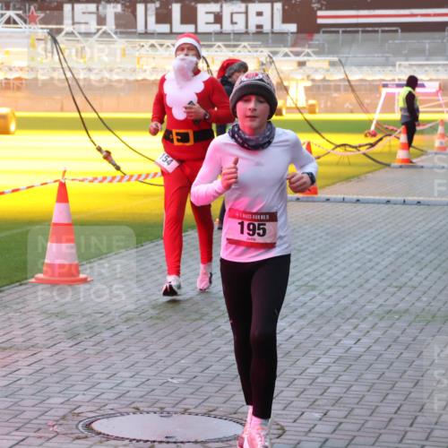 07.12.2025 - St. Pauli X-Mass-Run No. 15 Luisa Fischer http://msf.ph/oto/9375568 07.12.2025 09:52:57 Ziel 154, 15, 195, 154, 195, 1052, 1241, 1296, 2034 meine-sportfotos.de