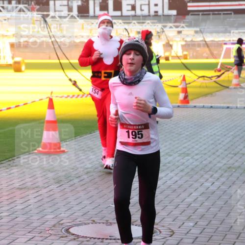 07.12.2025 - St. Pauli X-Mass-Run No. 15 Luisa Fischer http://msf.ph/oto/9375570 07.12.2025 09:52:57 Ziel 00, 154, 15, 195, 154, 195, 1052, 1241, 1296, 2034 meine-sportfotos.de