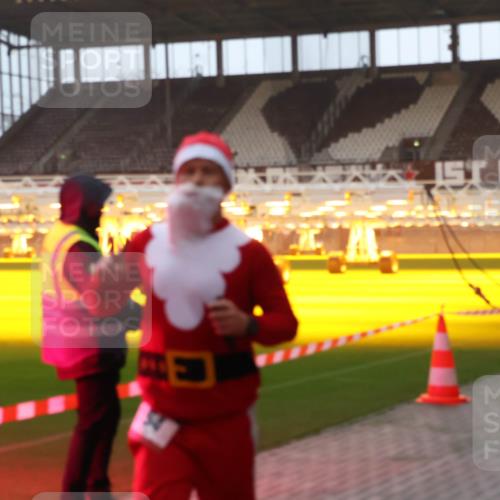 07.12.2025 - St. Pauli X-Mass-Run No. 15 Luisa Fischer http://msf.ph/oto/9375582 07.12.2025 09:52:59 Ziel 154, 195, 1052, 1241, 1296, 2034 meine-sportfotos.de
