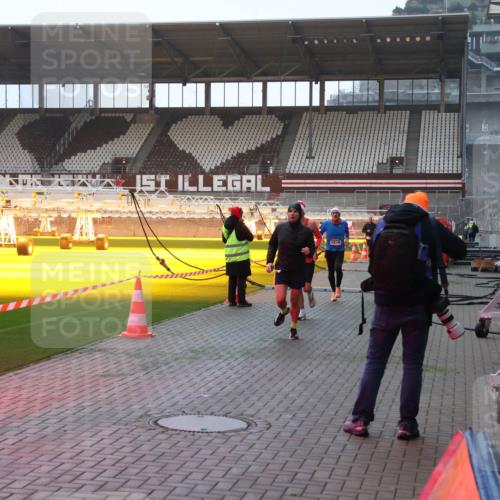 07.12.2025 - St. Pauli X-Mass-Run No. 15 Luisa Fischer http://msf.ph/oto/9375606 07.12.2025 09:53:16 Ziel 1874, 154, 195, 518, 937, 1052, 1241, 1296, 1874, 2034 meine-sportfotos.de