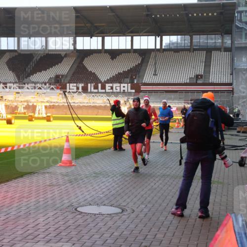 07.12.2025 - St. Pauli X-Mass-Run No. 15 Luisa Fischer http://msf.ph/oto/9375609 07.12.2025 09:53:17 Ziel 1874, 154, 195, 518, 937, 1052, 1241, 1296, 1874, 2034 meine-sportfotos.de