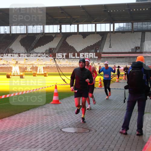 07.12.2025 - St. Pauli X-Mass-Run No. 15 Luisa Fischer http://msf.ph/oto/9375614 07.12.2025 09:53:18 Ziel 1, 1874, 154, 195, 518, 937, 1052, 1241, 1296, 1874, 2034 meine-sportfotos.de