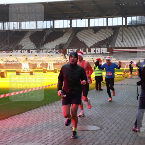 07.12.2025 - St. Pauli X-Mass-Run No. 15 Luisa Fischer http://msf.ph/oto/9375616 07.12.2025 09:53:18 Ziel 1874, 154, 195, 518, 937, 1052, 1241, 1296, 1874, 2034 meine-sportfotos.de