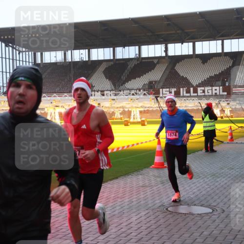 07.12.2025 - St. Pauli X-Mass-Run No. 15 Luisa Fischer http://msf.ph/oto/9375624 07.12.2025 09:53:20 Ziel 7, 1874, 154, 195, 518, 937, 1052, 1241, 1874, 2034 meine-sportfotos.de