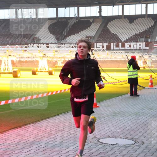 07.12.2025 - St. Pauli X-Mass-Run No. 15 Luisa Fischer http://msf.ph/oto/9375655 07.12.2025 09:53:34 Ziel 518, 937, 1241, 1874, 3684 meine-sportfotos.de