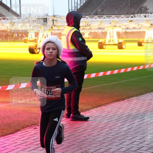 07.12.2025 - St. Pauli X-Mass-Run No. 15 Luisa Fischer http://msf.ph/oto/9375675 07.12.2025 09:54:02 Ziel 5, 405, 96, 115, 518, 1598, 3684, 4050, 4061, 4062 meine-sportfotos.de