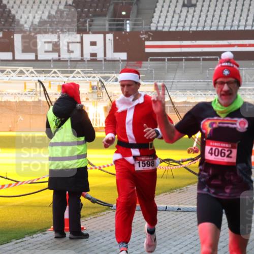07.12.2025 - St. Pauli X-Mass-Run No. 15 Luisa Fischer http://msf.ph/oto/9375685 07.12.2025 09:54:07 Ziel 1598, 4062, 96, 115, 1598, 2651, 3684, 4050, 4061, 4062 meine-sportfotos.de