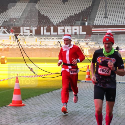 07.12.2025 - St. Pauli X-Mass-Run No. 15 Luisa Fischer http://msf.ph/oto/9375689 07.12.2025 09:54:08 Ziel 1598, 4062, 96, 115, 1598, 2651, 3684, 4050, 4061, 4062 meine-sportfotos.de