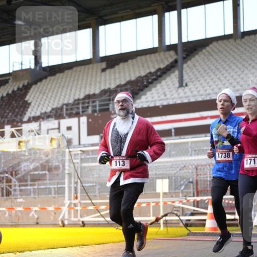 07.12.2025 - St. Pauli X-Mass-Run No. 15 Patografie http://msf.ph/oto/9375700 07.12.2025 10:04:11 Ziel 113, 1291, 1302, 1712, 1738, 2454, 3188 meine-sportfotos.de