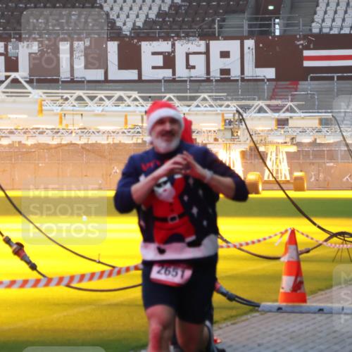 07.12.2025 - St. Pauli X-Mass-Run No. 15 Luisa Fischer http://msf.ph/oto/9375702 07.12.2025 09:54:18 Ziel 15, 2651, 96, 115, 1598, 2651, 4050, 4061, 4062 meine-sportfotos.de