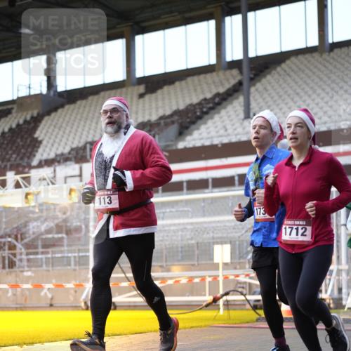 07.12.2025 - St. Pauli X-Mass-Run No. 15 Patografie http://msf.ph/oto/9375707 07.12.2025 10:04:11 Ziel 113, 1291, 1302, 1712, 1738, 2454, 3188 meine-sportfotos.de