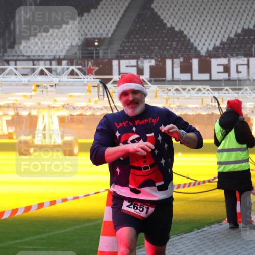 07.12.2025 - St. Pauli X-Mass-Run No. 15 Luisa Fischer http://msf.ph/oto/9375710 07.12.2025 09:54:19 Ziel 2651, 96, 115, 1598, 2651, 4050, 4061, 4062 meine-sportfotos.de
