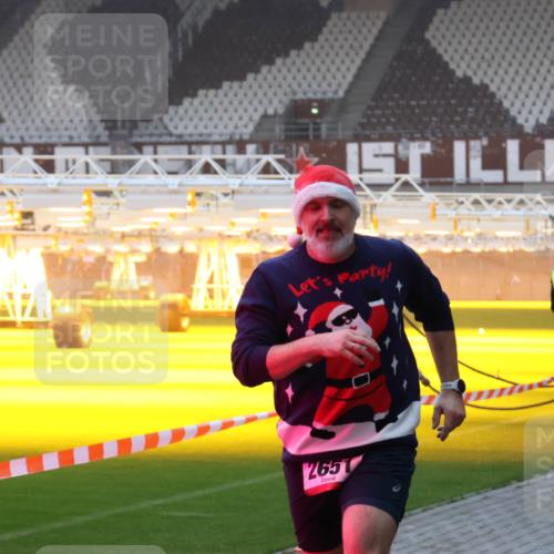 07.12.2025 - St. Pauli X-Mass-Run No. 15 Luisa Fischer http://msf.ph/oto/9375711 07.12.2025 09:54:19 Ziel 2651, 96, 115, 1598, 2651, 4050, 4061, 4062 meine-sportfotos.de