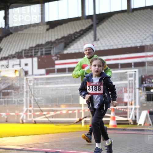 07.12.2025 - St. Pauli X-Mass-Run No. 15 Patografie http://msf.ph/oto/9375731 07.12.2025 10:04:15 Ziel 113, 1291, 1302, 1712, 1738, 2454, 3188, 4673 meine-sportfotos.de