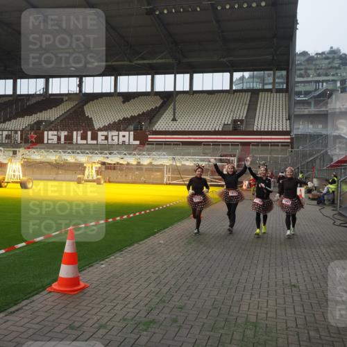 07.12.2025 - St. Pauli X-Mass-Run No. 15 Fabian Wolf http://msf.ph/oto/9375734 07.12.2025 10:04:58 Ziel 292, 1217, 1973, 1991, 2168, 2249, 2856, 2866, 4080, 4553, 4557 meine-sportfotos.de