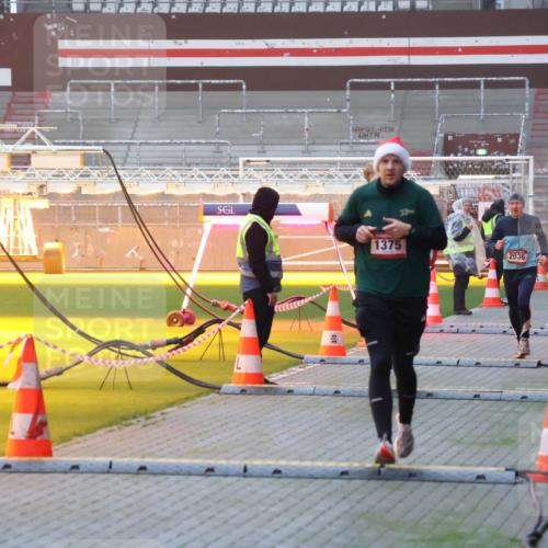 07.12.2025 - St. Pauli X-Mass-Run No. 15 Luisa Fischer http://msf.ph/oto/9375741 07.12.2025 09:54:37 Ziel 1375, 6, 2036, 1375, 1598, 2036, 2133, 2651, 2900, 3310, 3338, 4050, 4061, 4062 meine-sportfotos.de