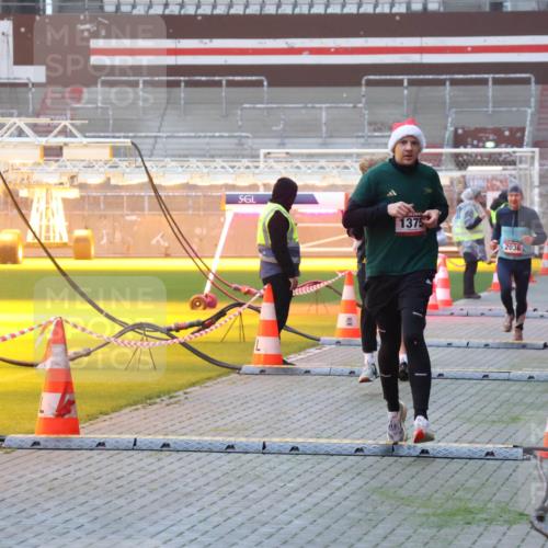 07.12.2025 - St. Pauli X-Mass-Run No. 15 Luisa Fischer http://msf.ph/oto/9375742 07.12.2025 09:54:37 Ziel 1375, 2036, 1375, 1598, 2036, 2133, 2651, 2900, 3310, 3338, 4050, 4061, 4062 meine-sportfotos.de